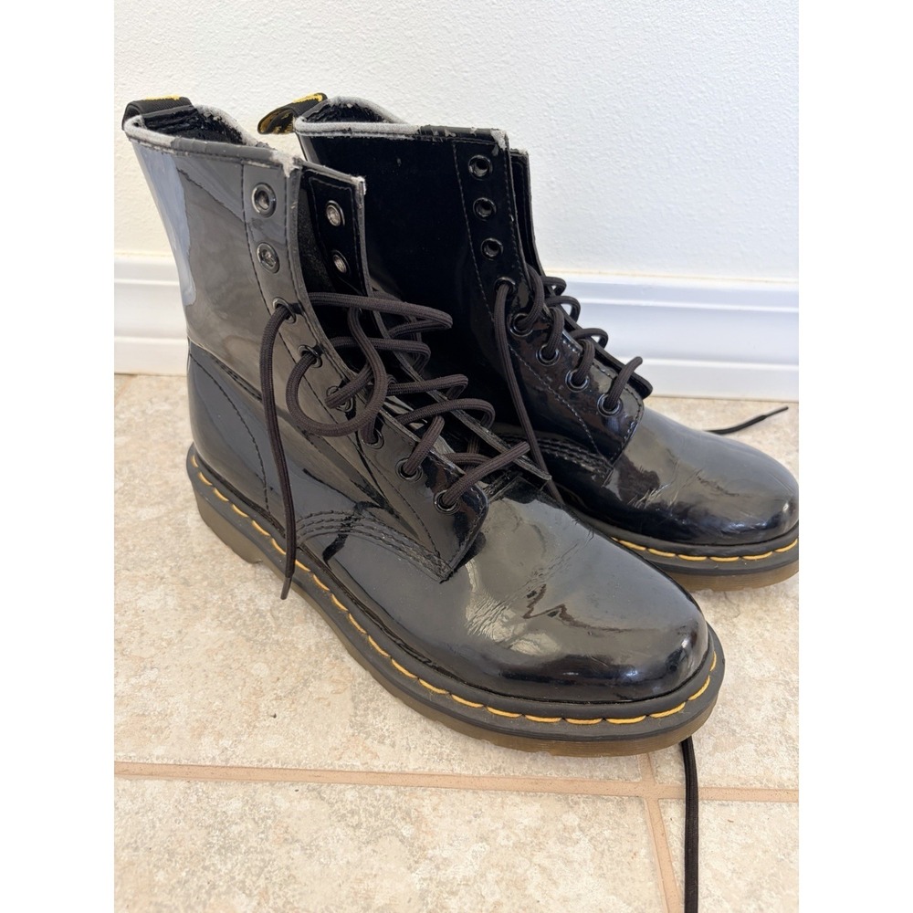 Dr. Martens 1460 Black Patent Leather Womens 9 Lace Up Boots (w/‎ Flaking Top)